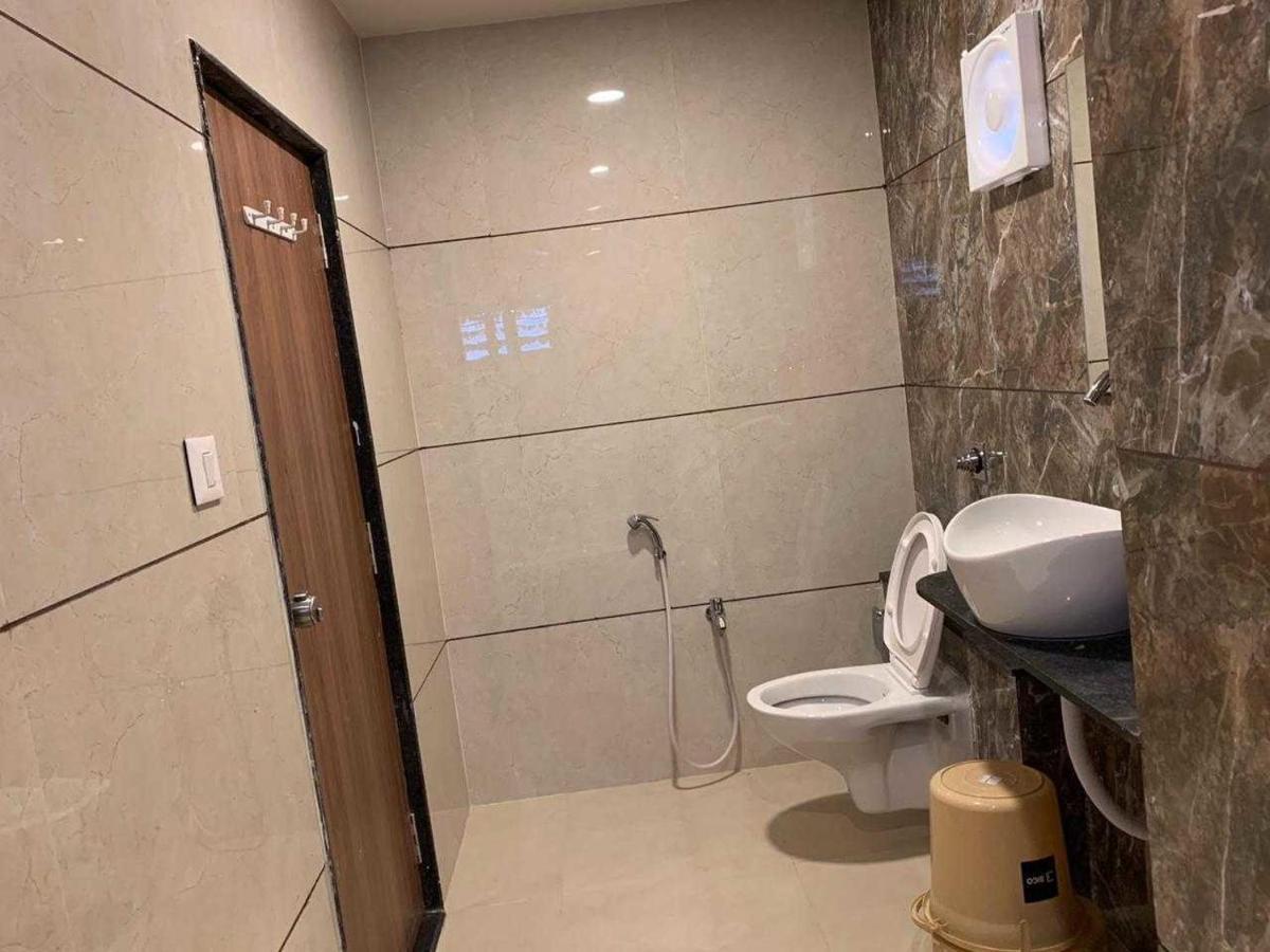 Hotel Radha Krishna Ānand Εξωτερικό φωτογραφία