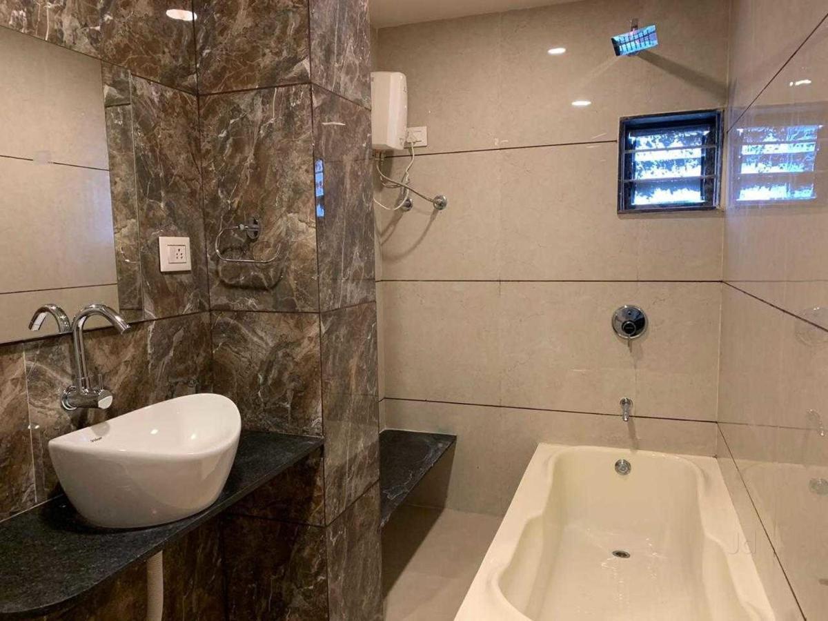 Hotel Radha Krishna Ānand Εξωτερικό φωτογραφία